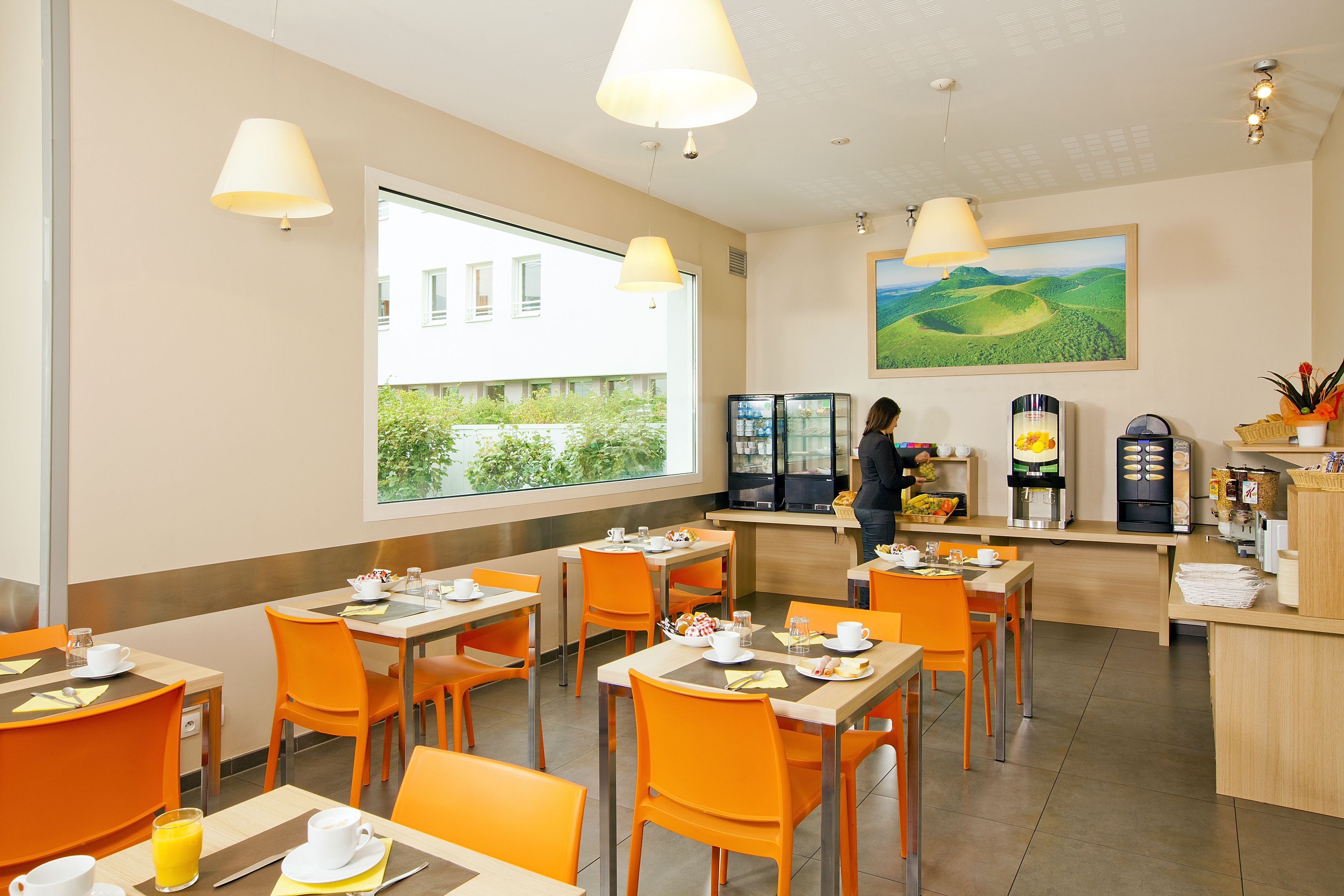 Petit déjeuner buffet (17 EUR par personne)