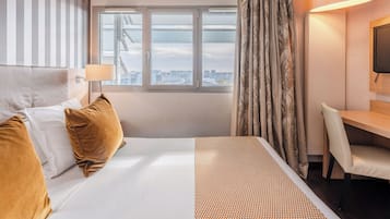 Zimmersafe, Schreibtisch, schallisolierte Zimmer, Bügeleisen/Bügelbrett