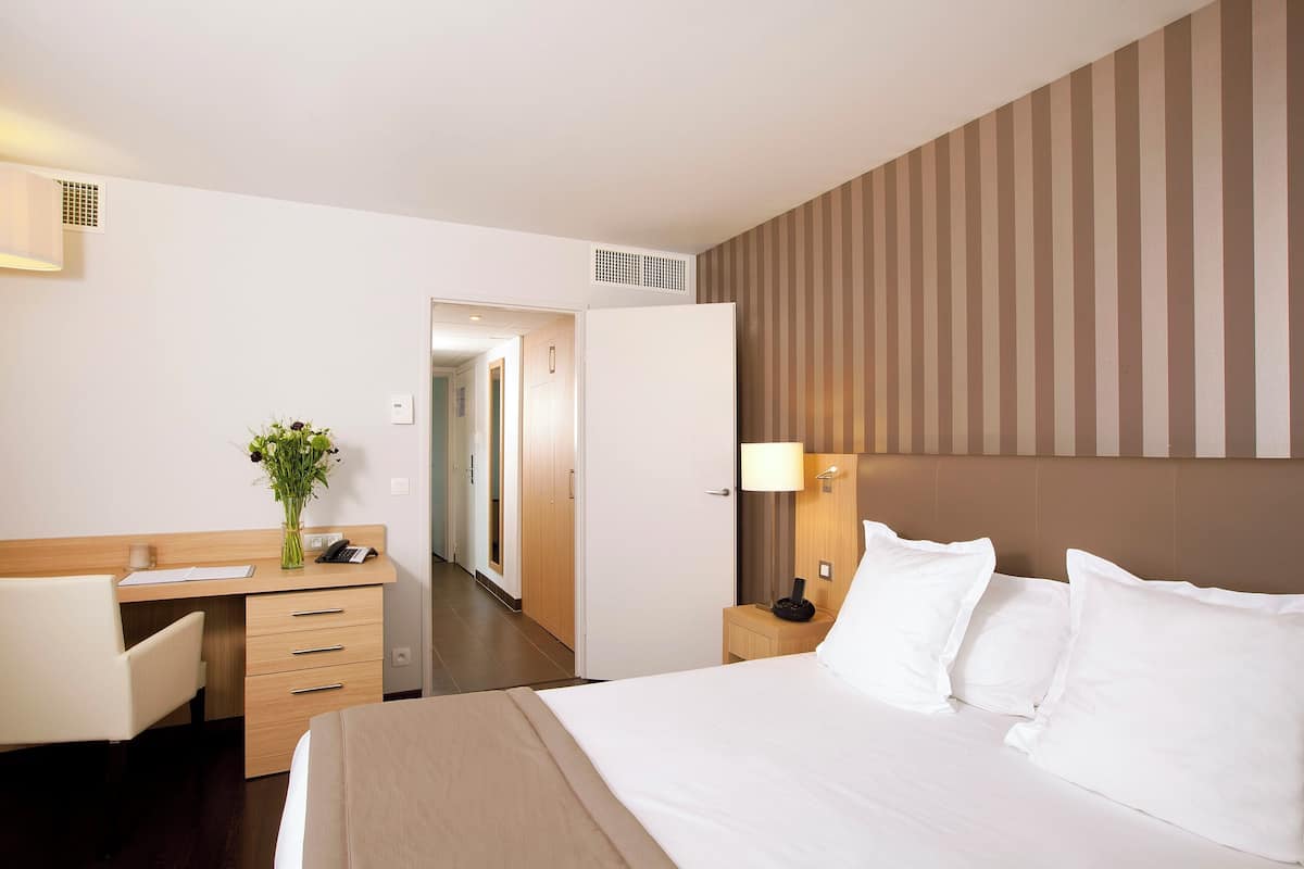 Apartment, 1 Bedroom | In-room safe, desk, soundproofing, iron/ironing board