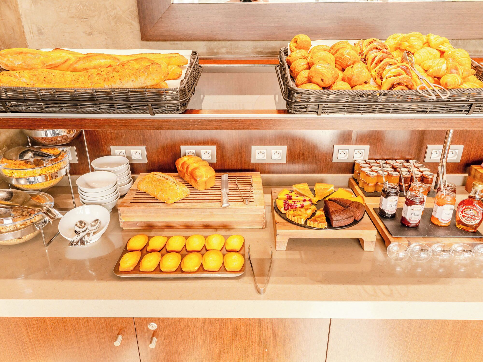 Desayuno buffet (EUR 18 por persona) 