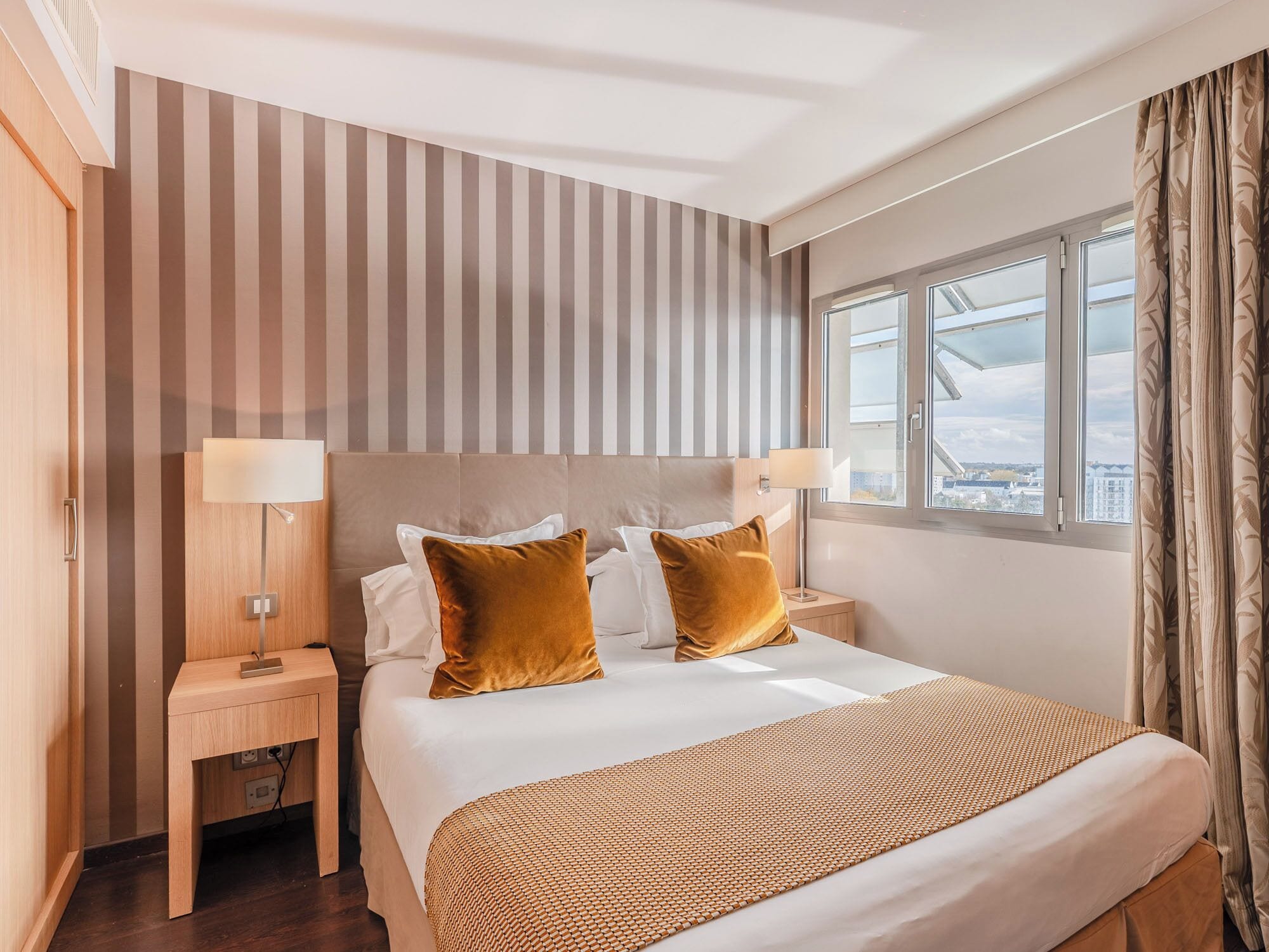 アパートメント 1 ベッドルーム | セーフティボックス (室内)、デスク、防音設備、アイロン / アイロン台