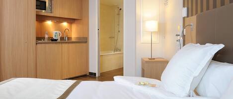 Studio | In-room safe, desk, soundproofing, iron/ironing board