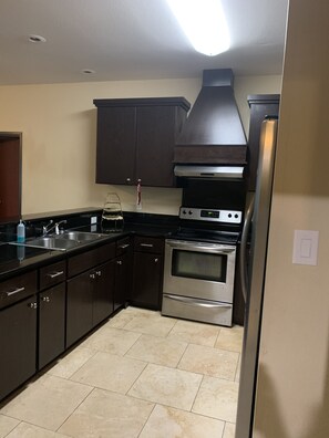 Standard Room, 1 King Bed, Non Smoking | Private kitchen