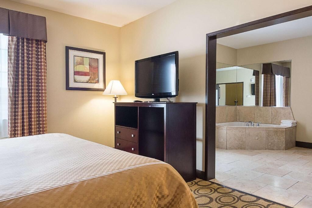 Blackout drapes, iron/ironing board, free WiFi, bed sheets
