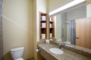 Accessible bathroom - Motel 6 Fort Worth, TX (Fort Worth)