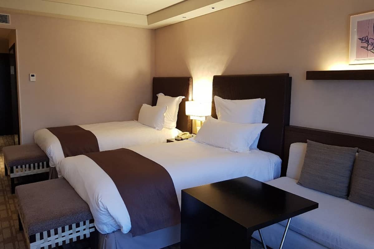 Classic Room, 2 Twin Beds | Minibar, in-room safe, desk, iron/ironing board