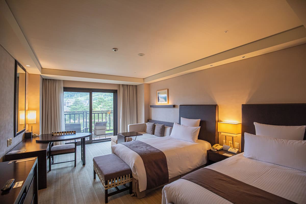 Quarto clássico, 2 camas de solteiro, vista para a montanha | Frigobar, cofres nos quartos, escrivaninha