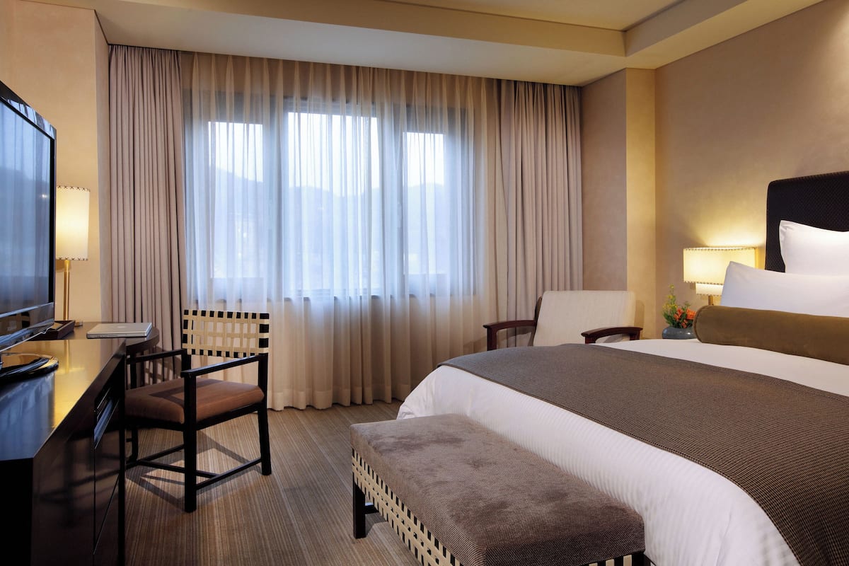 Suíte júnior, 1 cama King | Frigobar, cofres nos quartos, escrivaninha