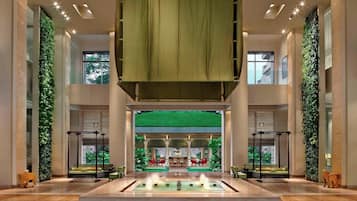 Lobby lounge