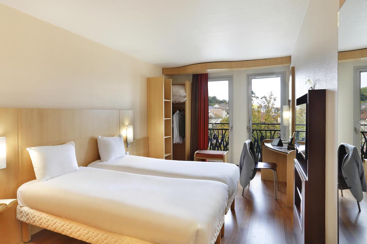 Habitación estándar, 2 camas individuales | Caja de seguridad en la habitación, escritorio y insonorización