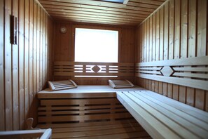 Een sauna, een stoombad, een Turks bad/hammam, lichaamsbehandelingen