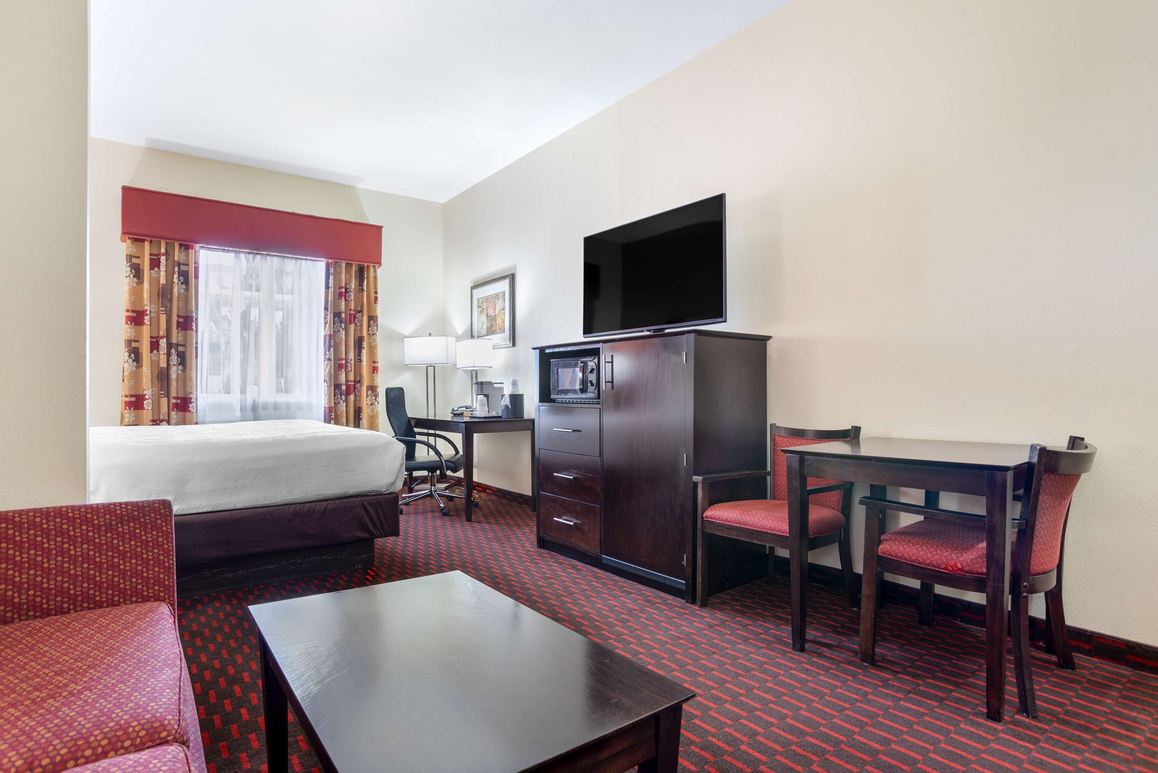 premium bedding, pillow-top beds, desk, blackout curtains