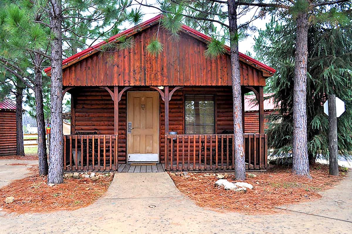 Rustic Creek Cabin 3 | WiFi, bed sheets
