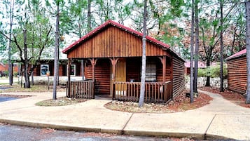 Rustic Creek Cabin 9 | WiFi, bed sheets