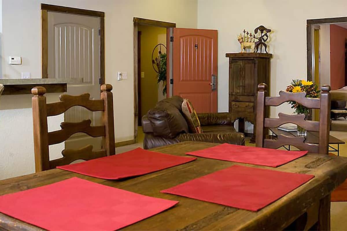 BunkHouse Apartment | WiFi, bed sheets