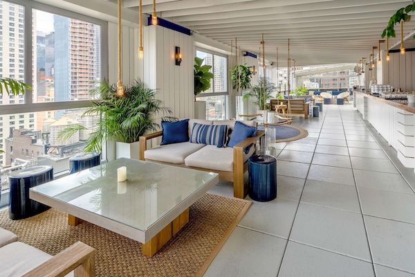 2 bars/lounges, rooftop bar