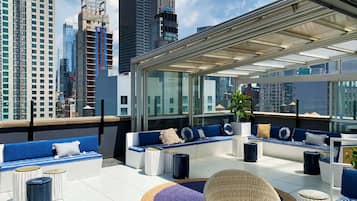 2 bars/lounges, rooftop bar