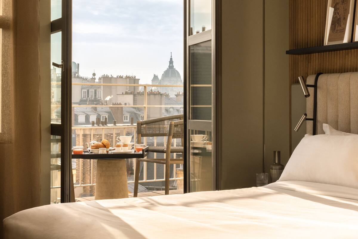 特色客房 (Terrasse vue Eiffel) | 高級寢具、Select Comfort 床墊、迷你吧、客房內保險箱