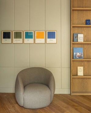 Suite Dame | Living area | LCD TV, pay movies - Hotel Dame des Arts (Paris)