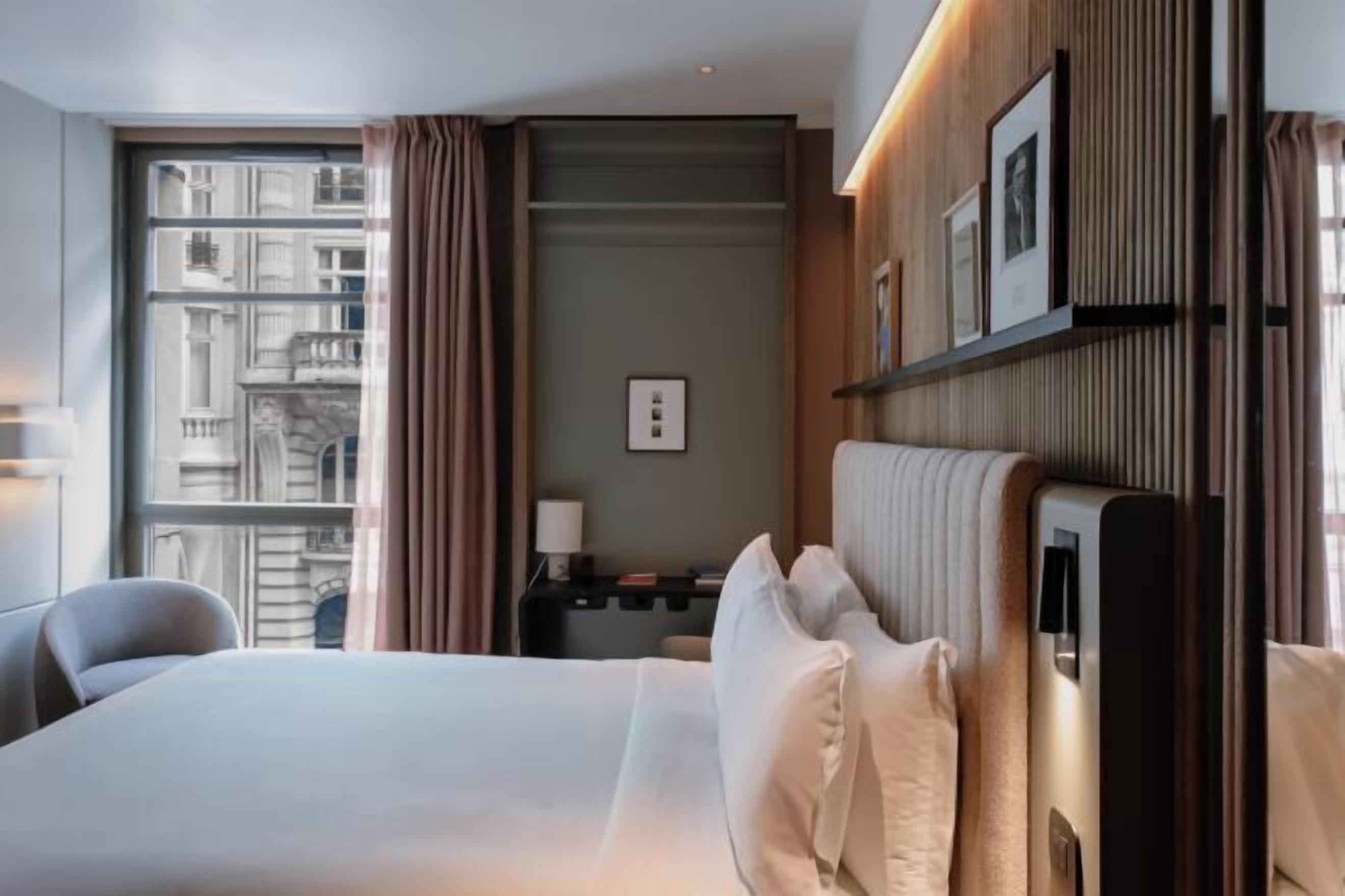 高級寢具、Select Comfort 床墊、迷你吧、客房內保險箱