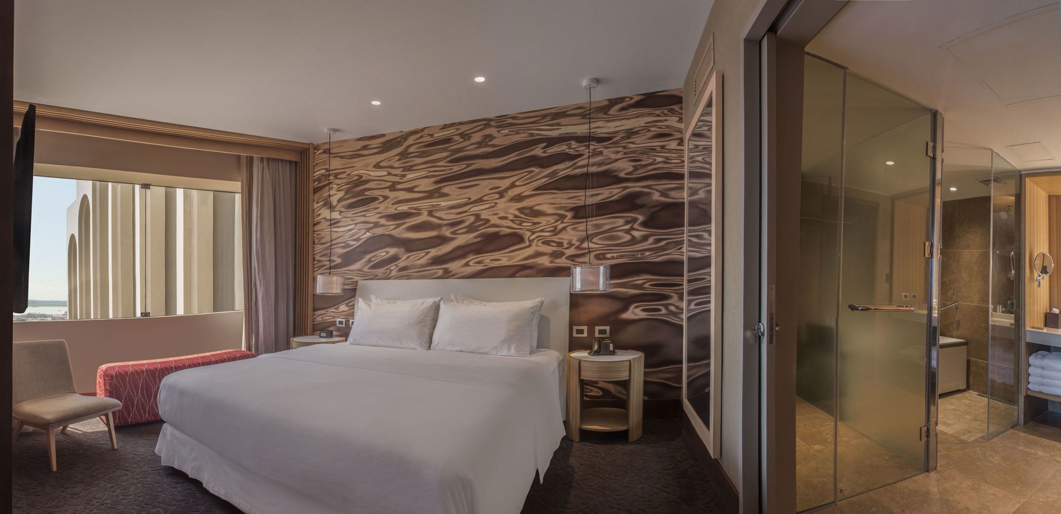 Hochwertige Bettwaren, Daunenbettdecken, Minibar, Zimmersafe