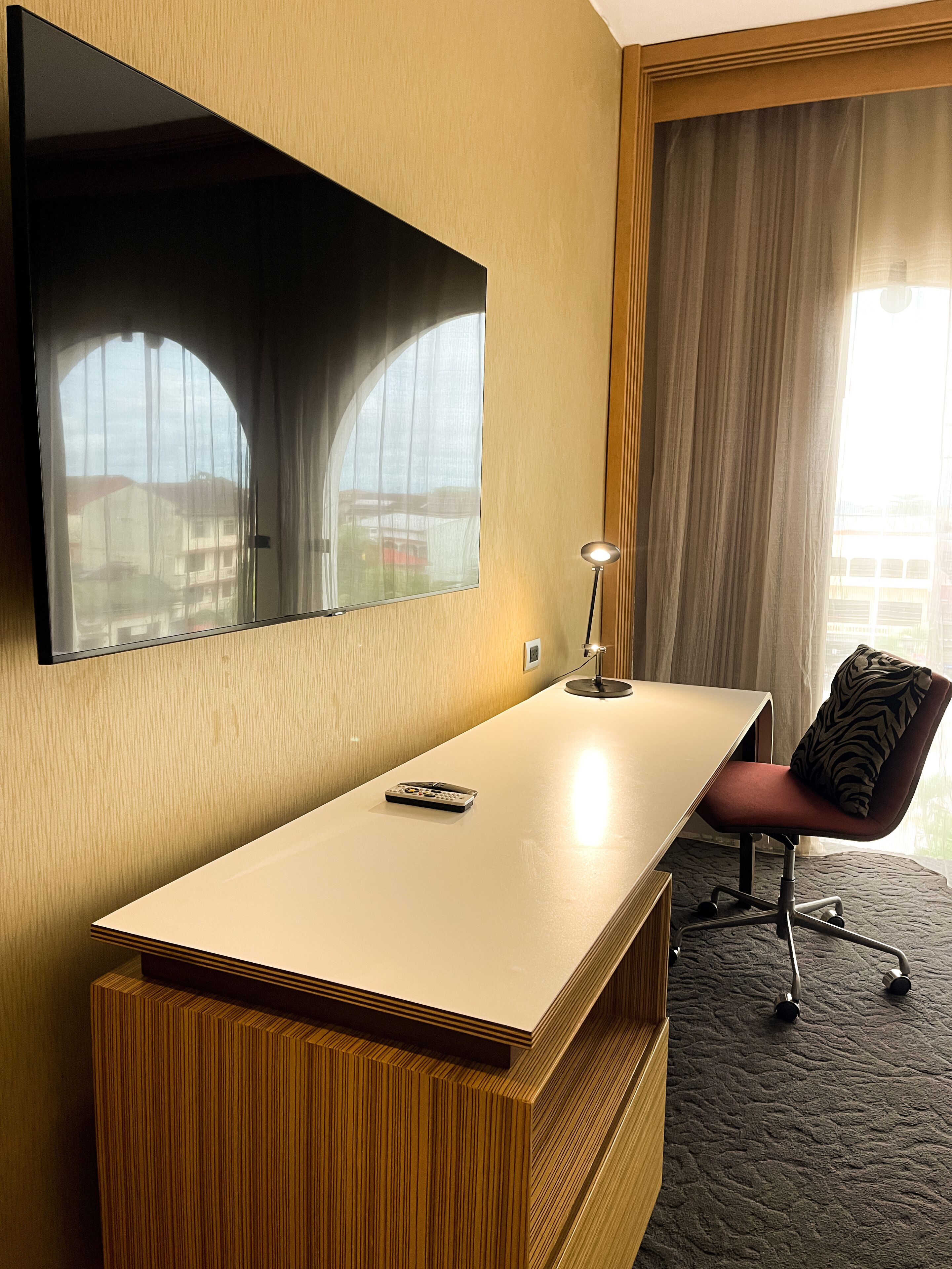 premium bedding, down duvets, minibar, in-room safe