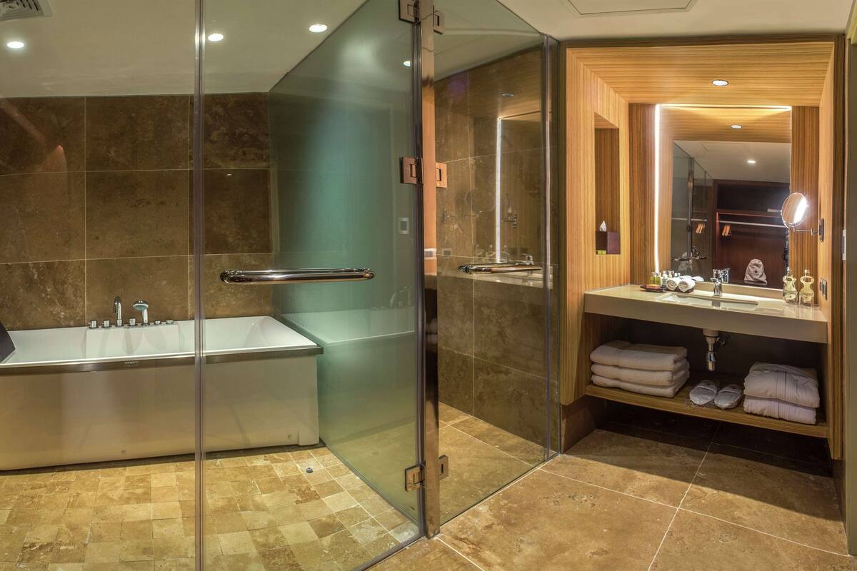 deluxe suite, 1 king bed | bathroom | free toiletries, hair dryer, towels