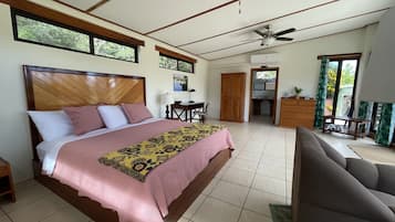 Executive Room, 1 King Bed | 1 bedroom, premium bedding, pillow-top beds, blackout curtains