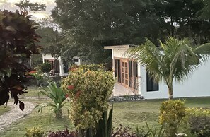 1 bedroom, premium bedding, pillowtop beds, blackout drapes - Gumbo Limbo Jungle Resort (Georgeville)