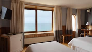 Superior-Doppelzimmer, 2 Einzelbetten, Seeblick | Zimmersafe, schallisolierte Zimmer, kostenloses WLAN, Bettwäsche