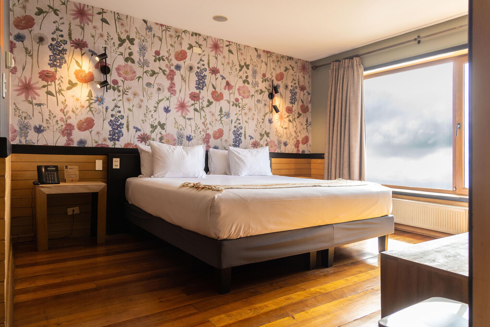 In-room safe, soundproofing, free WiFi, bed sheets