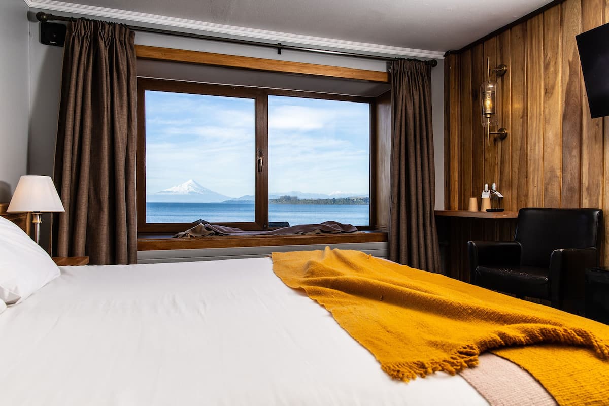 standard double room, 1 double bed, lake view | 1 bedroom, in-room safe, soundproofing, free wifi