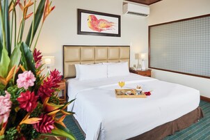 Habitación Deluxe (Suite) | Edredones de plumas, minibar, cortinas opacas y wifi gratis