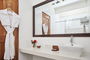 Executive Room | Bathroom | Designer toiletries, towels, soap, shampoo - El Dorado Classic Hotel (Iquitos)