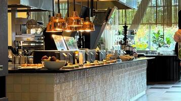 Tägliches Frühstücksbuffet gegen Gebühr