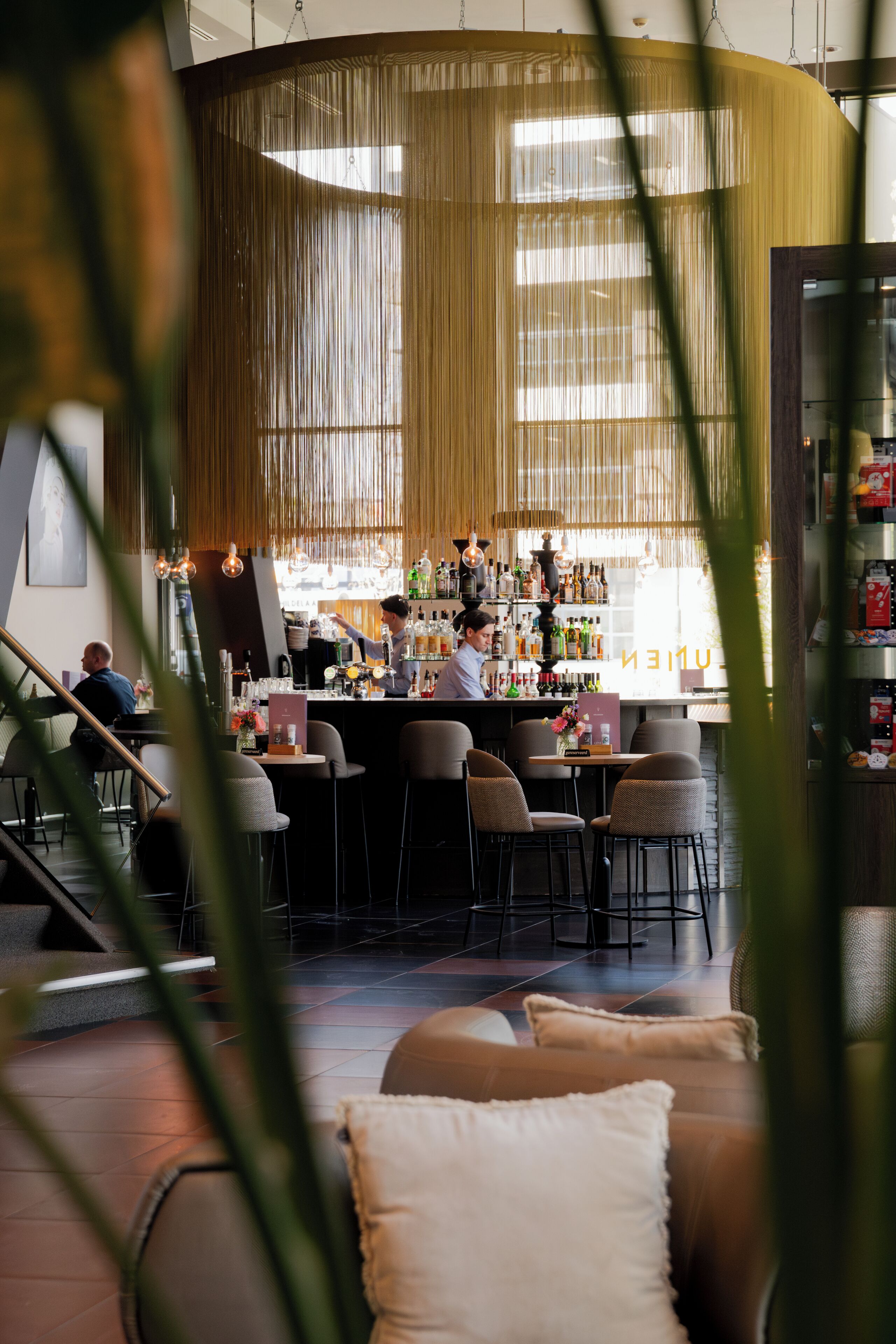 breakfast, lunch, dinner served; international cuisine