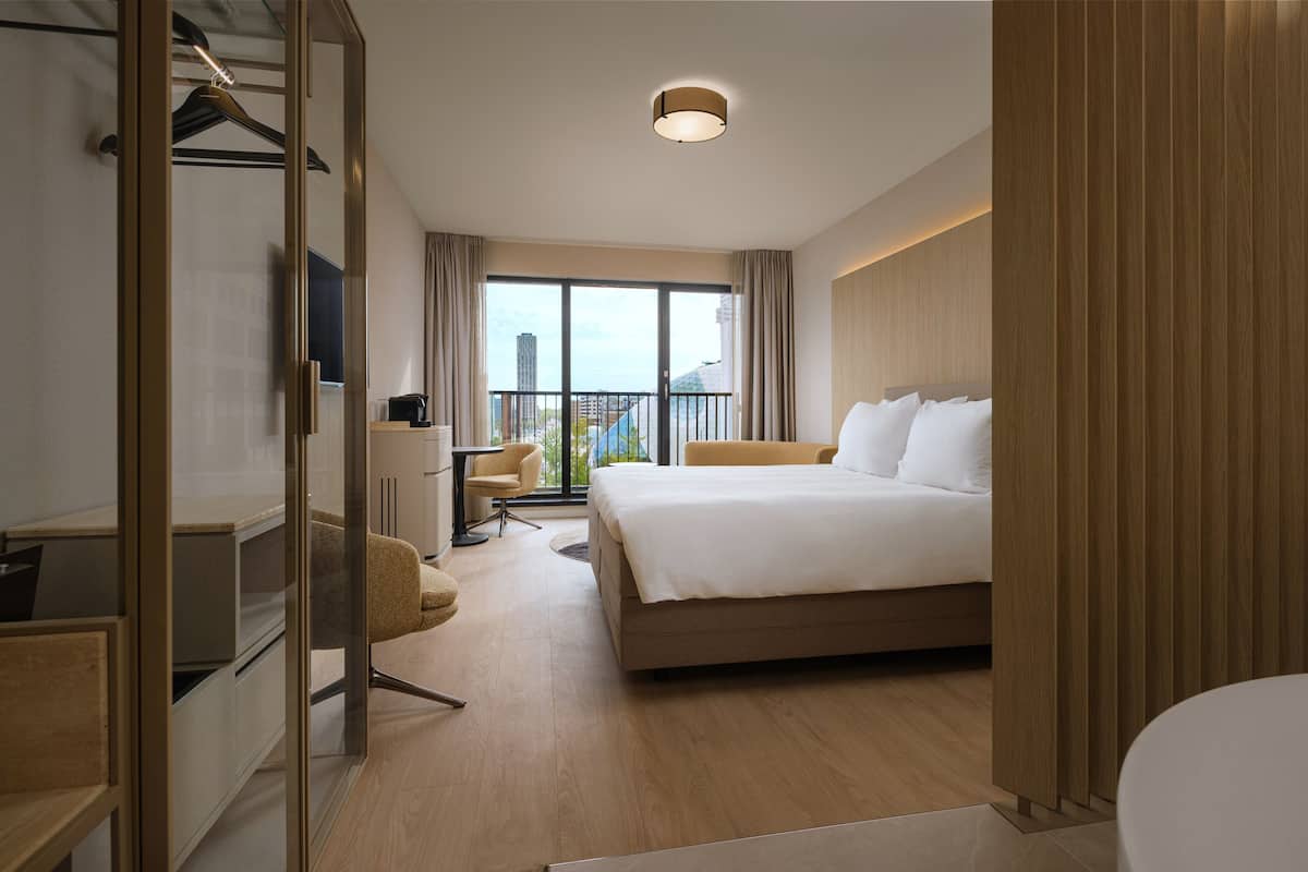 Superior Spa | In-room safe, desk, laptop workspace, blackout curtains