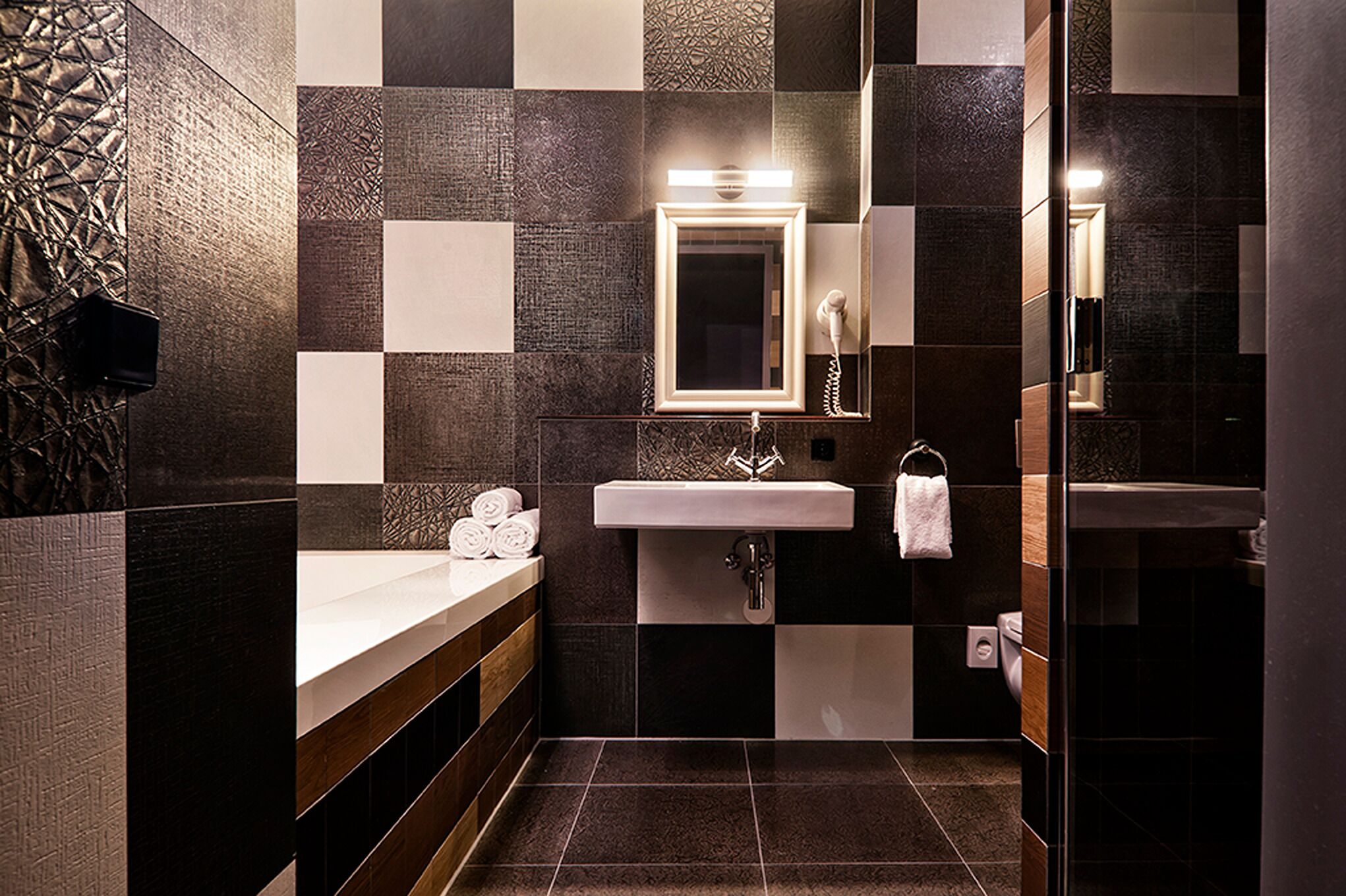 Suite | Baño | Secador de pelo, jabón, champú y papel higiénico