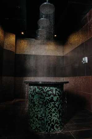 Turkish bath/hammam, body treatments, aromatherapy, hot stone massages