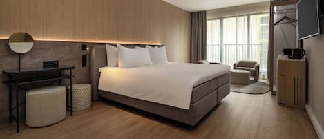 1 bedroom, in-room safe, individually decorated, individually furnished