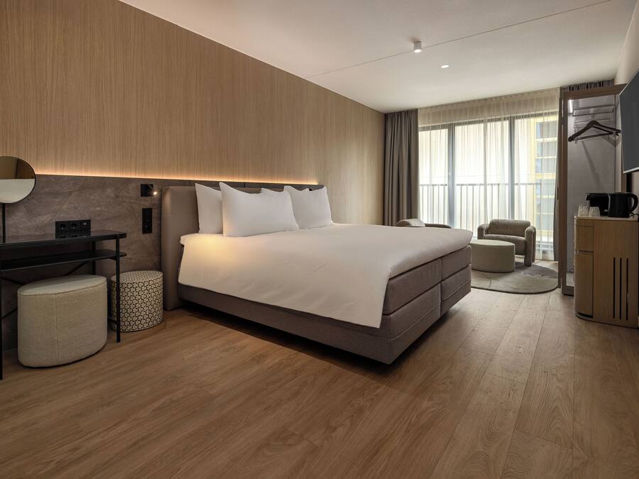 In-room safe, individually decorated, individually furnished, desk