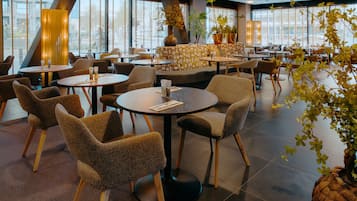 Tägliches Frühstücksbuffet gegen Gebühr