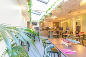 Desayuno buffet todos los días (con cargo) 