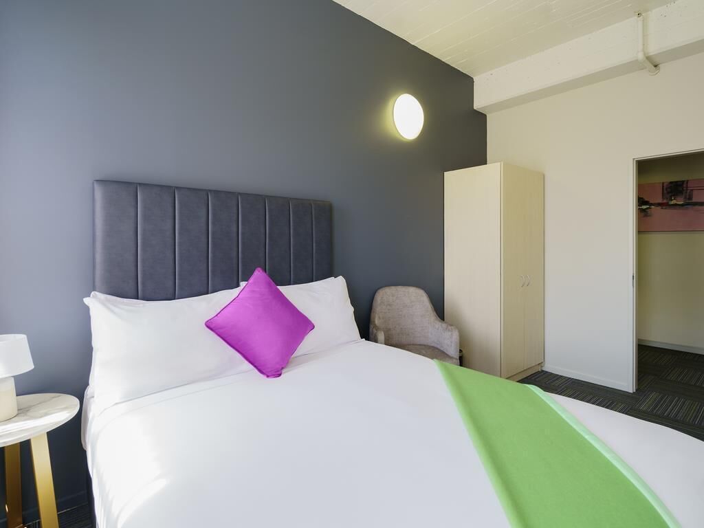 Deluxe Apartment, 1 Bedroom (1 Queen bed) | In-room safe, desk, iron/ironing board, free WiFi