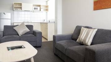 Apartment, 3 Bedrooms (3 Queen beds) | In-room safe, desk, iron/ironing board, free WiFi