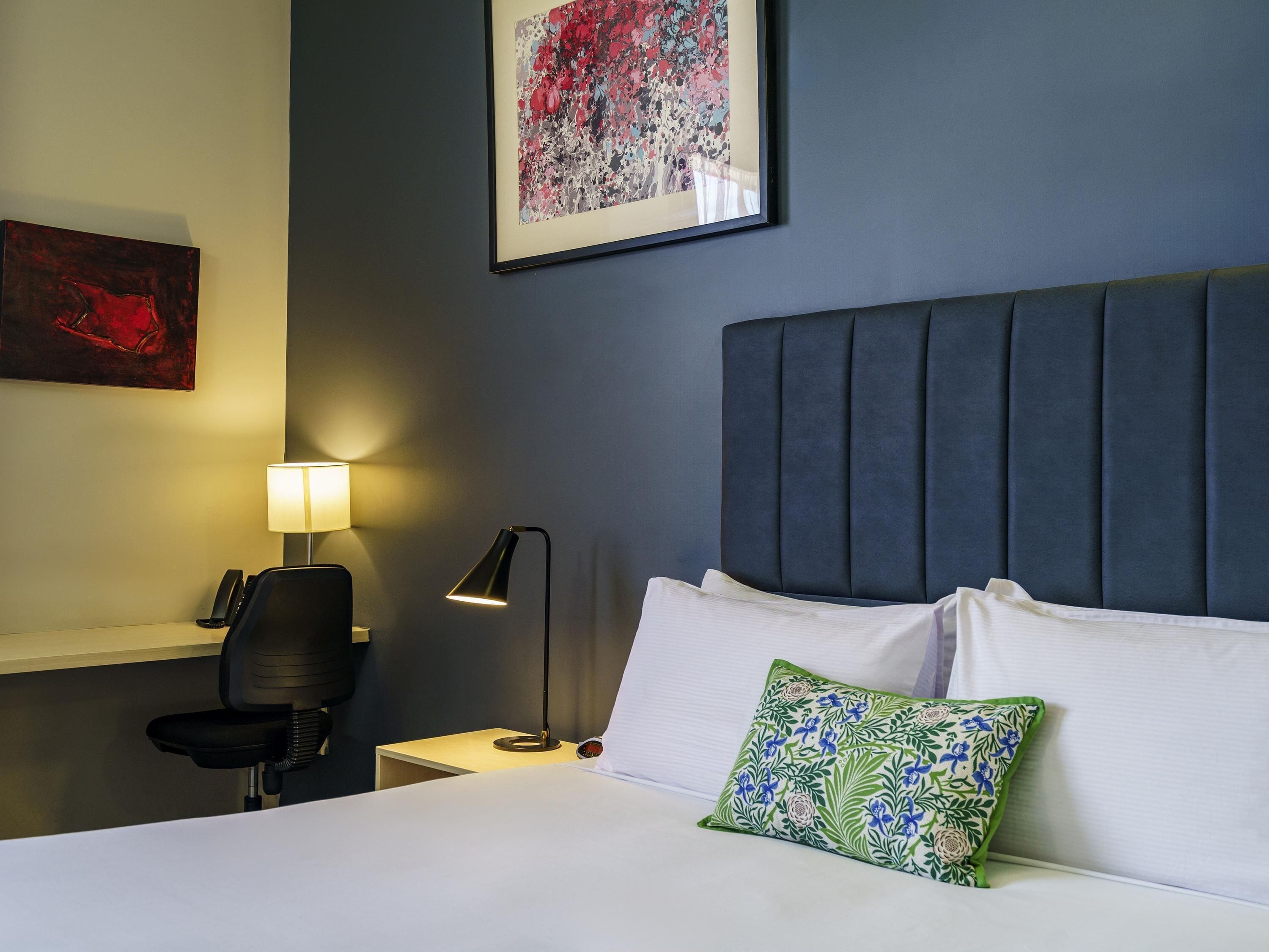 Deluxe Apartment, 1 Bedroom (1 Queen bed) | In-room safe, desk, iron/ironing board, free WiFi