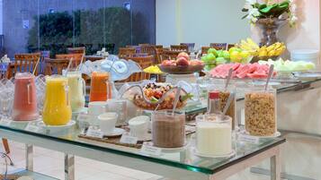 Breakfast, lunch and dinner served