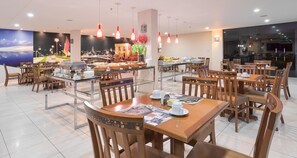 Breakfast, lunch and dinner served - Hotel São Luís Praiabella (São Luís)