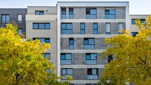 A multi-story building with a modern architectural design, featuring a mix of window sizes and a flat roof. - Lagrange Apart'HOTEL Strasbourg Wilson (Strasbourg)