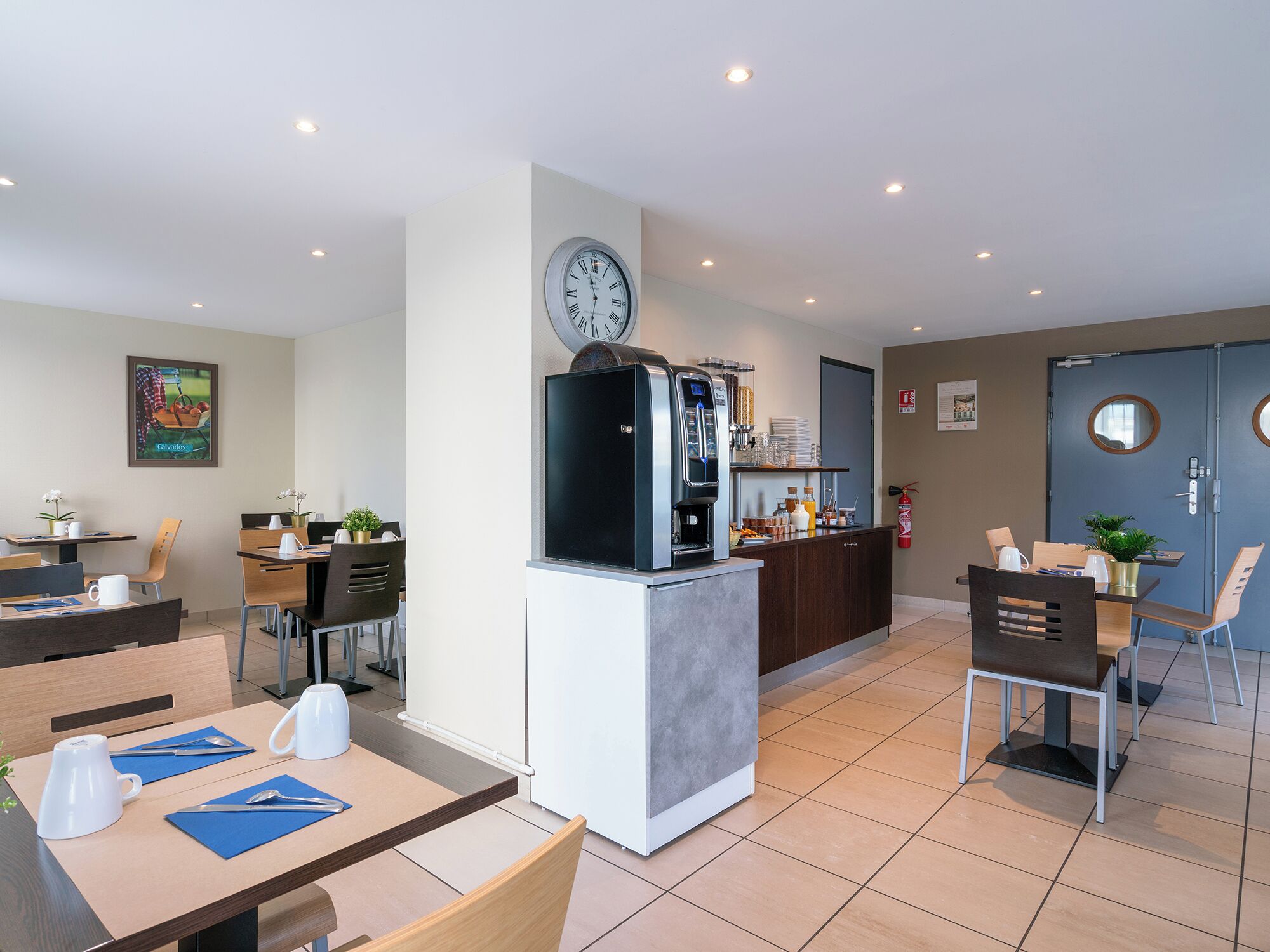 Café da manhã com buffet diário (EUR 10 por pessoa) 